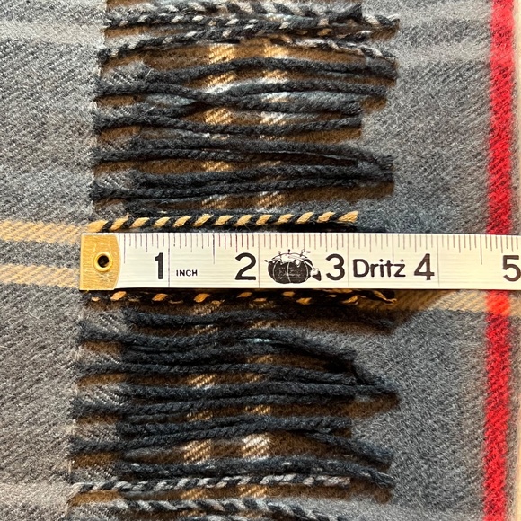100% Cashmere Gray Plaid Scarf - Picture 5 of 6